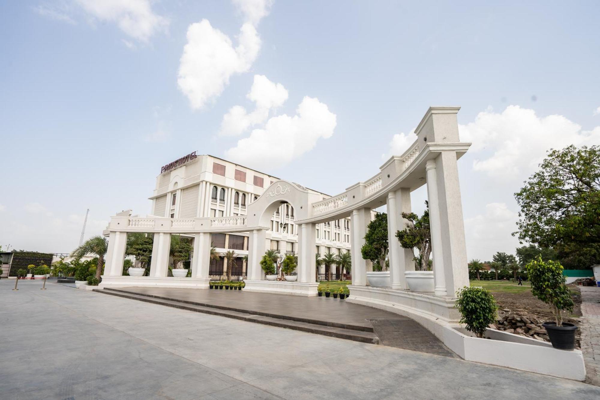 Hotel Pride & Convention Centre Indore