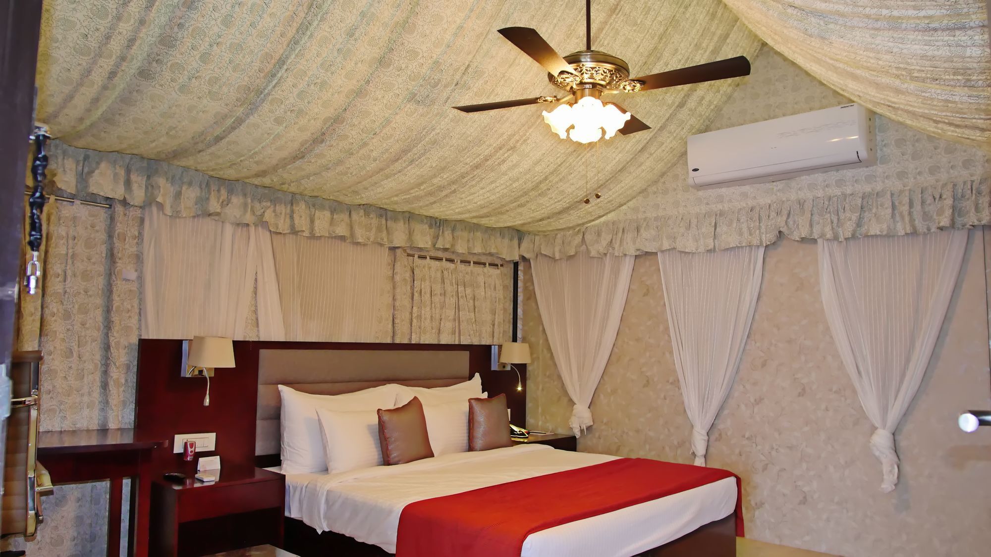 Pride & Convention Centre Hotel 5*